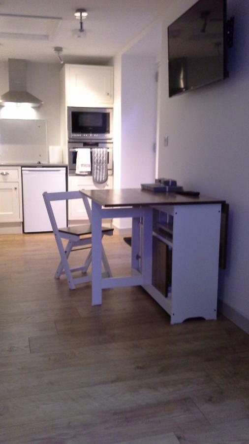 The Little Barn Apartment Carlby Bagian luar foto